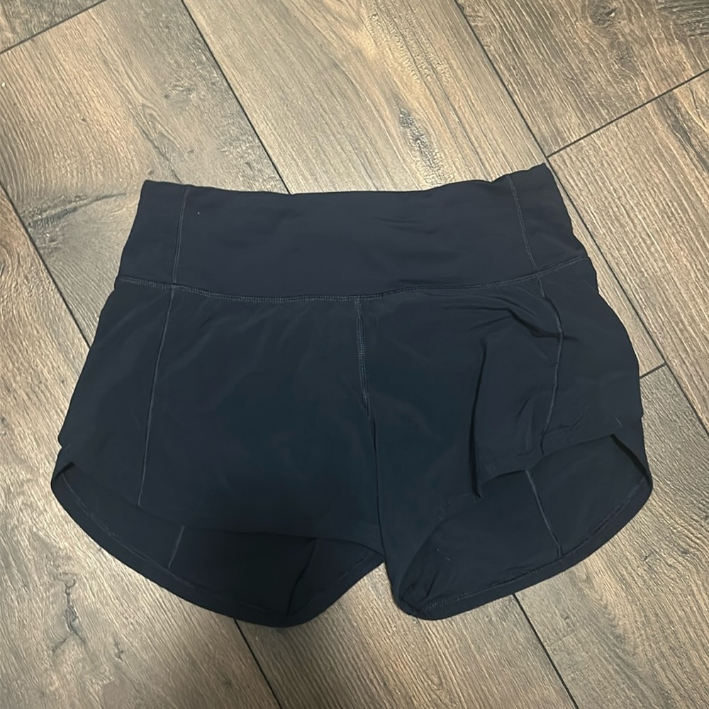 Lululemon hotty hot 2.5 shorts
